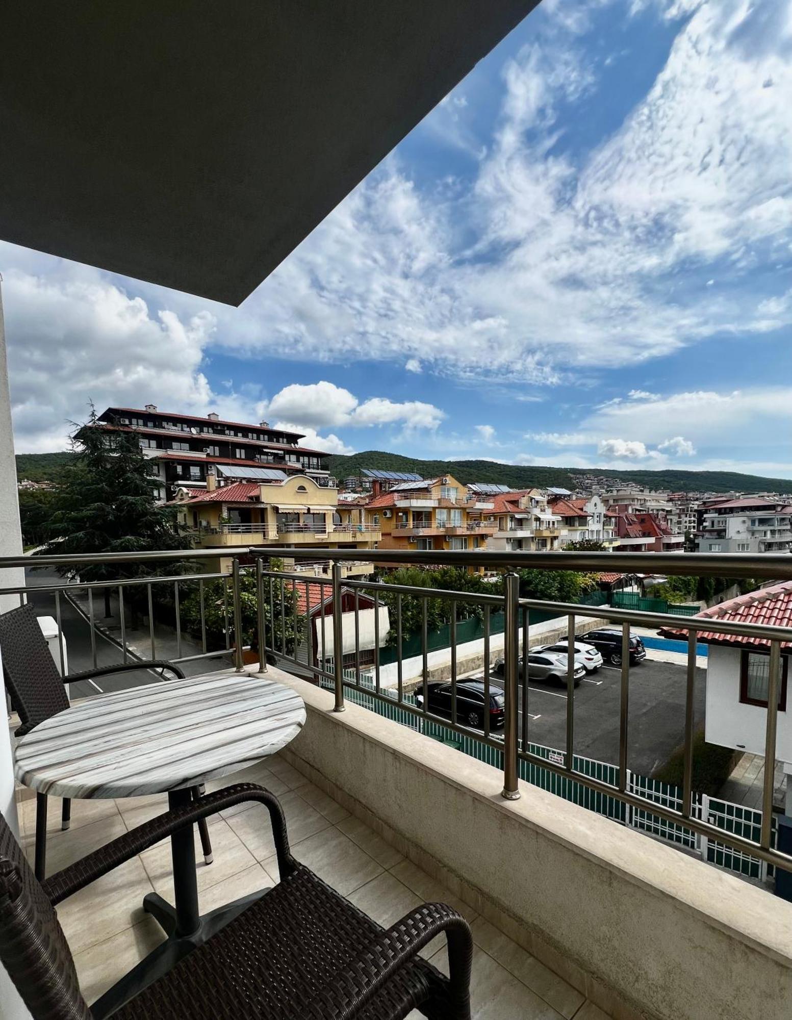 Black Sea Apartments Sveti Vlas Bagian luar foto